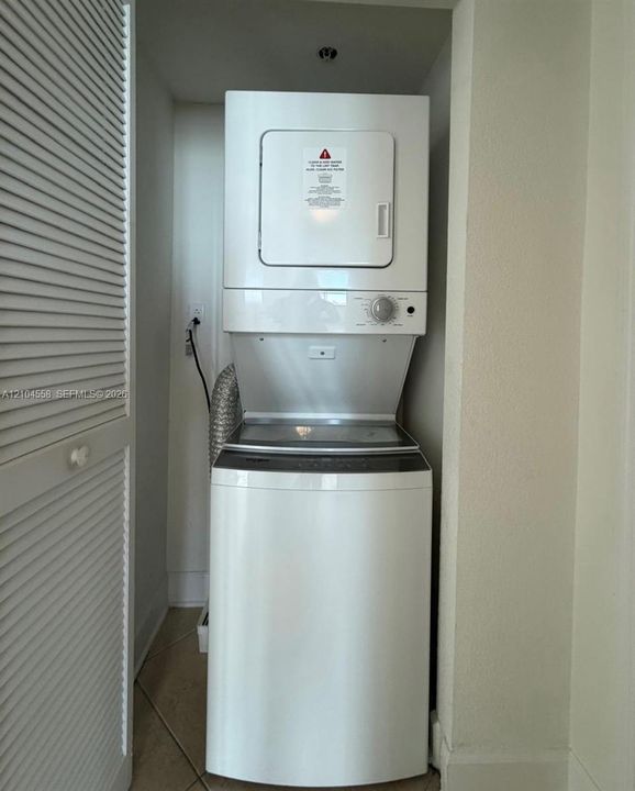 В аренду: $2,605 (1 спален, 1 ванн, 925 Квадратных фут)