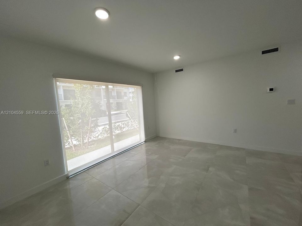 В аренду: $2,100 (1 спален, 1 ванн, 594 Квадратных фут)