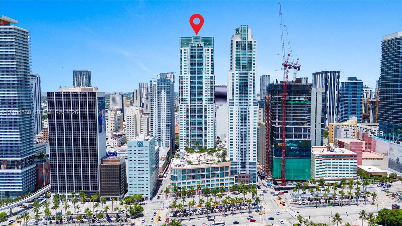 For Sale: $385,000 (1 beds, 1 baths, 978 Square Feet)