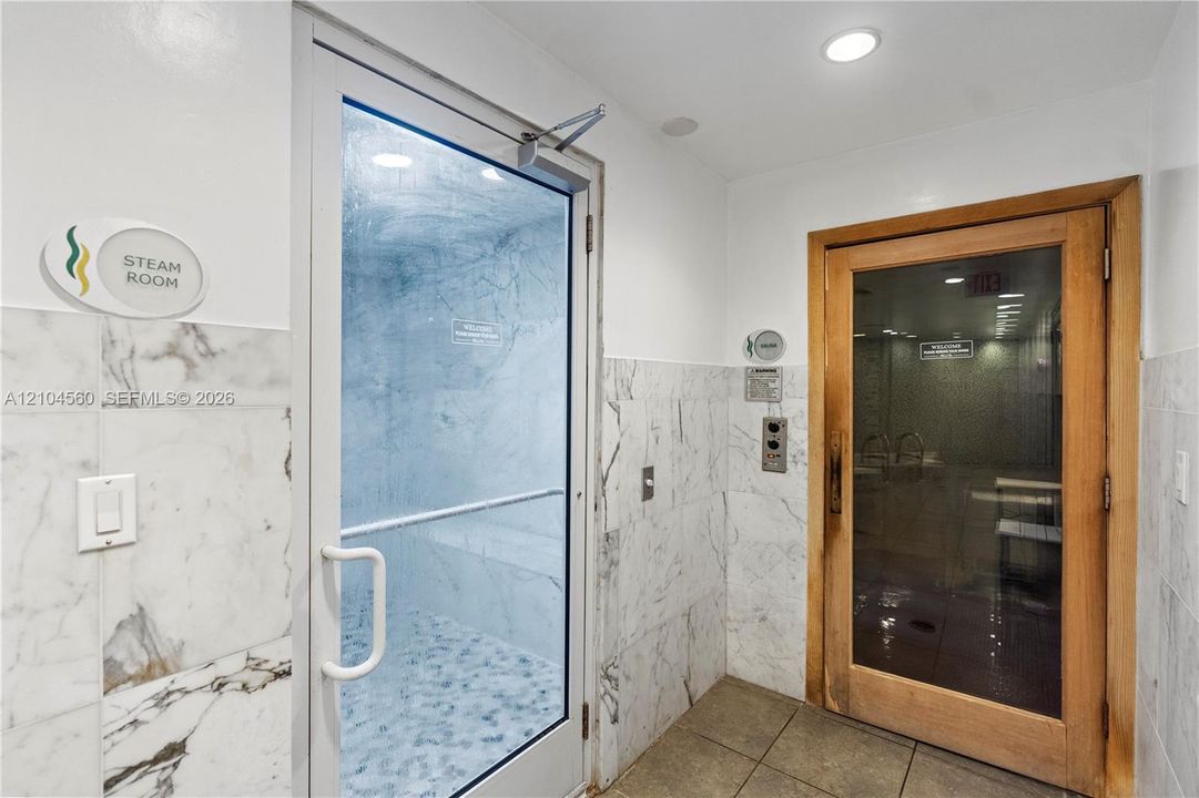 For Sale: $385,000 (1 beds, 1 baths, 978 Square Feet)