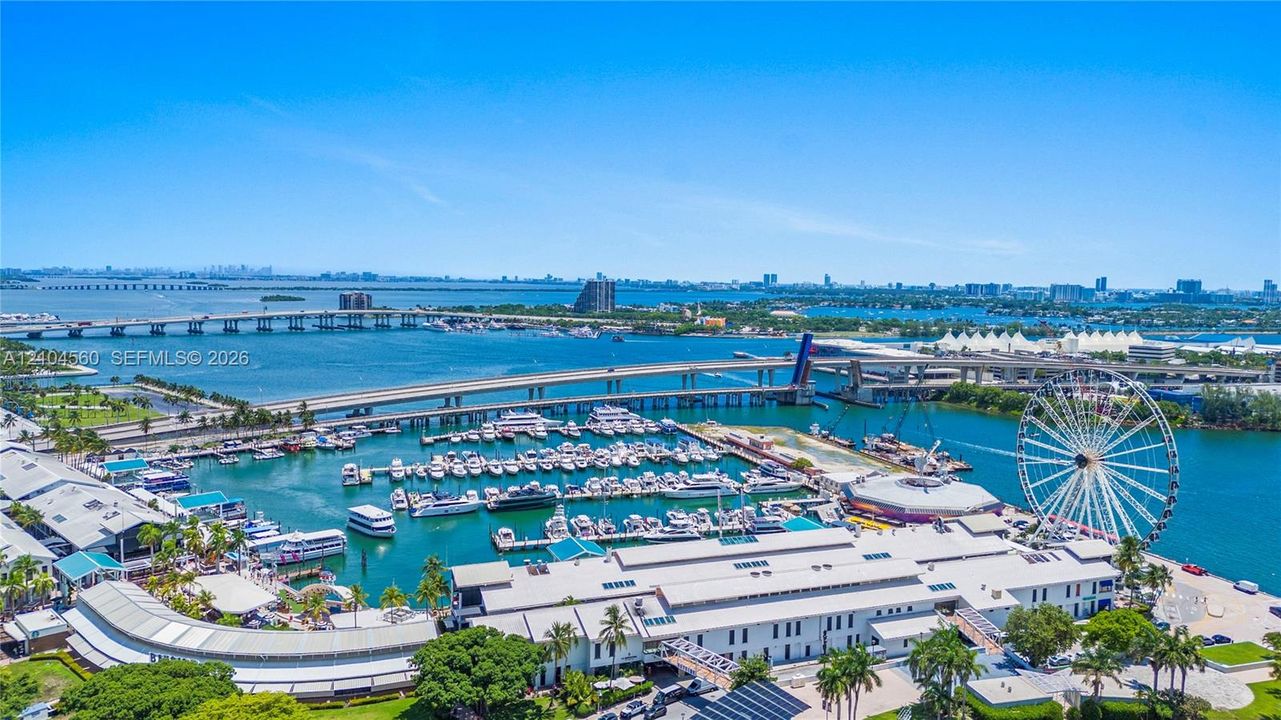 For Sale: $385,000 (1 beds, 1 baths, 978 Square Feet)