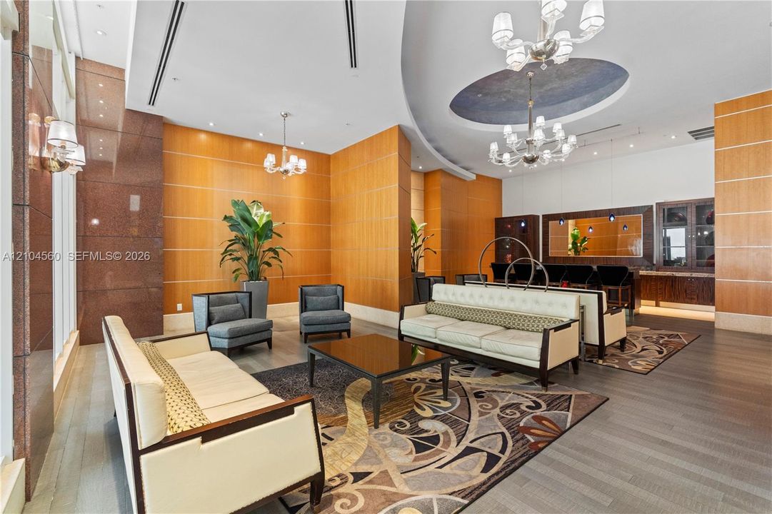 For Sale: $385,000 (1 beds, 1 baths, 978 Square Feet)