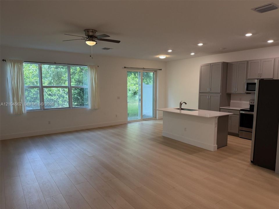 For Rent: $3,350 (3 beds, 2 baths, 1708 Square Feet)