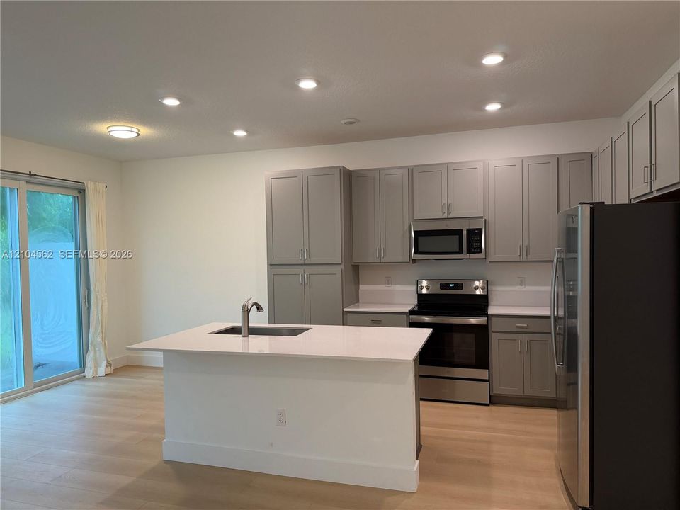 For Rent: $3,350 (3 beds, 2 baths, 1708 Square Feet)
