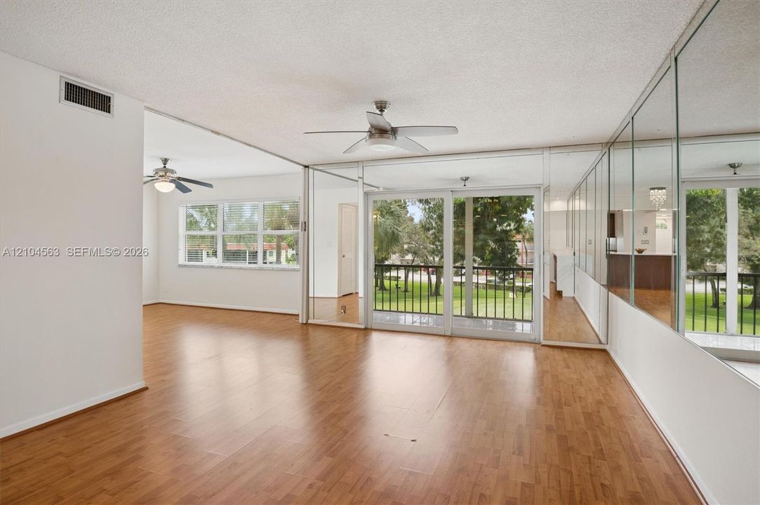 En Venta: $199,000 (2 camas, 2 baños, 1170 Pies cuadrados)