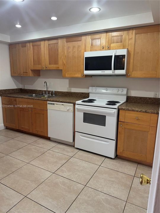 В аренду: $2,400 (2 спален, 2 ванн, 1235 Квадратных фут)