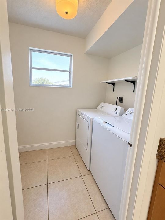 В аренду: $2,400 (2 спален, 2 ванн, 1235 Квадратных фут)