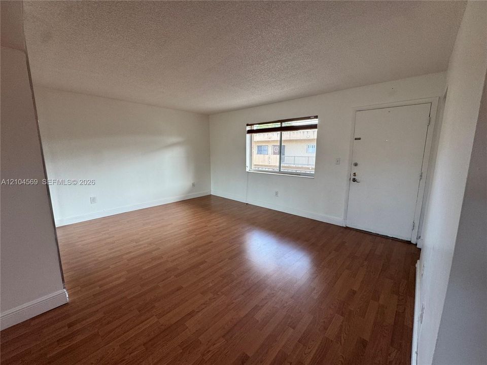 В аренду: $2,400 (2 спален, 2 ванн, 1235 Квадратных фут)