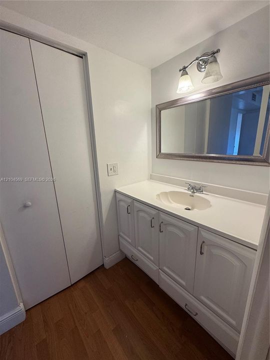 В аренду: $2,400 (2 спален, 2 ванн, 1235 Квадратных фут)