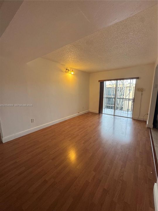 В аренду: $2,400 (2 спален, 2 ванн, 1235 Квадратных фут)