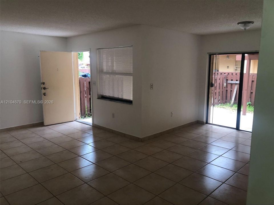 En Renta: $3,100 (3 camas, 2 baños, 1083 Pies cuadrados)