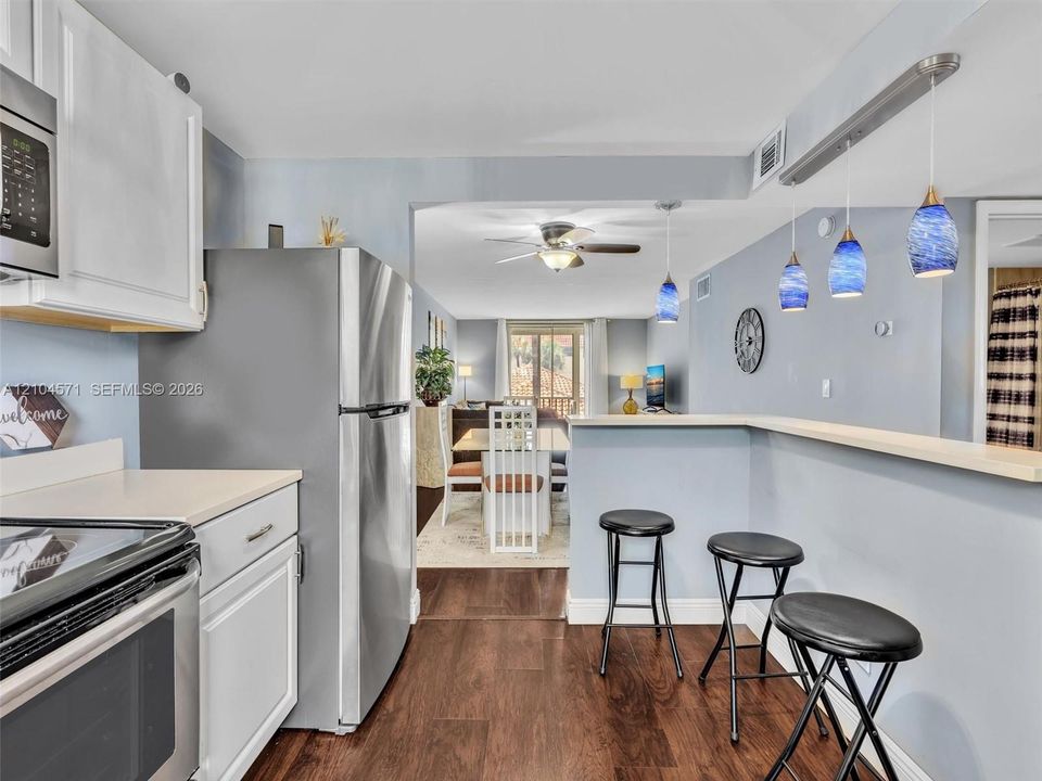 For Sale: $195,000 (2 beds, 2 baths, 950 Square Feet)
