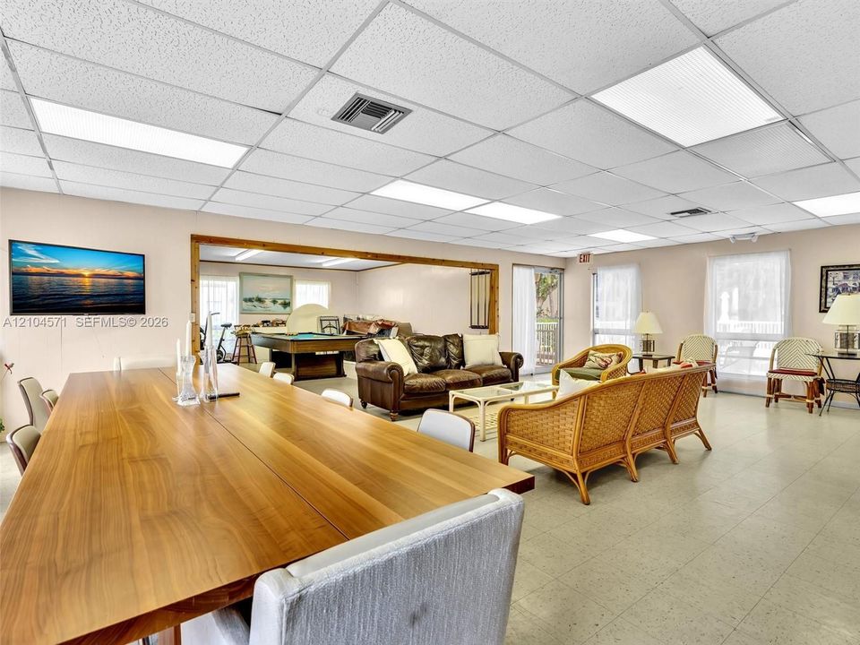 For Sale: $195,000 (2 beds, 2 baths, 950 Square Feet)