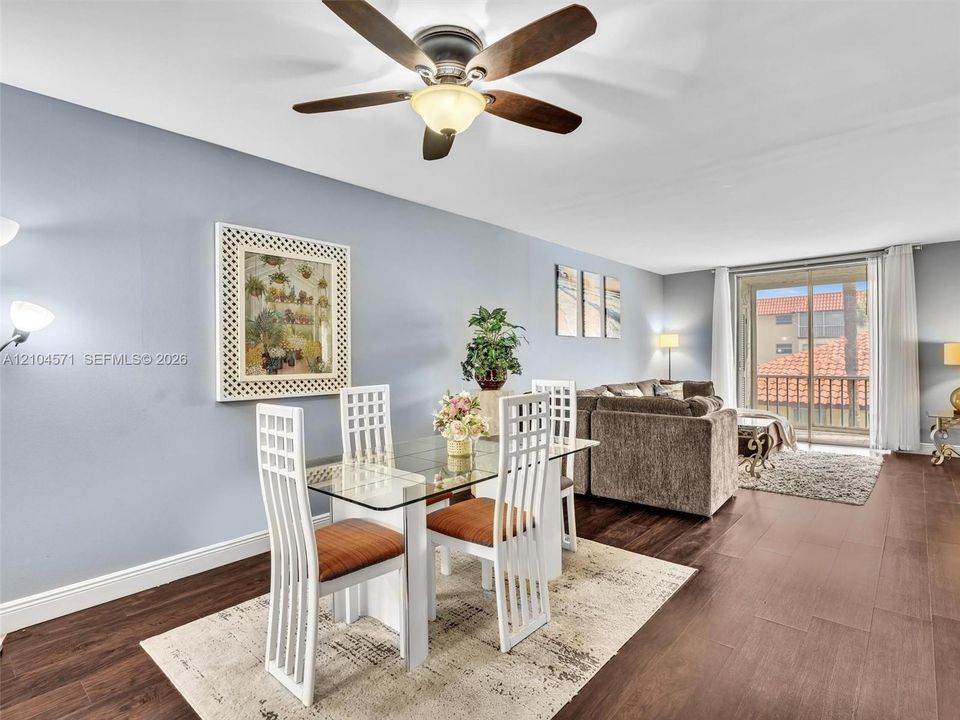 For Sale: $195,000 (2 beds, 2 baths, 950 Square Feet)