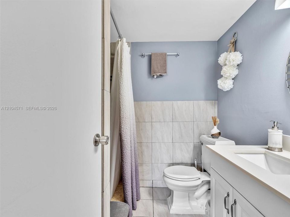 For Sale: $195,000 (2 beds, 2 baths, 950 Square Feet)