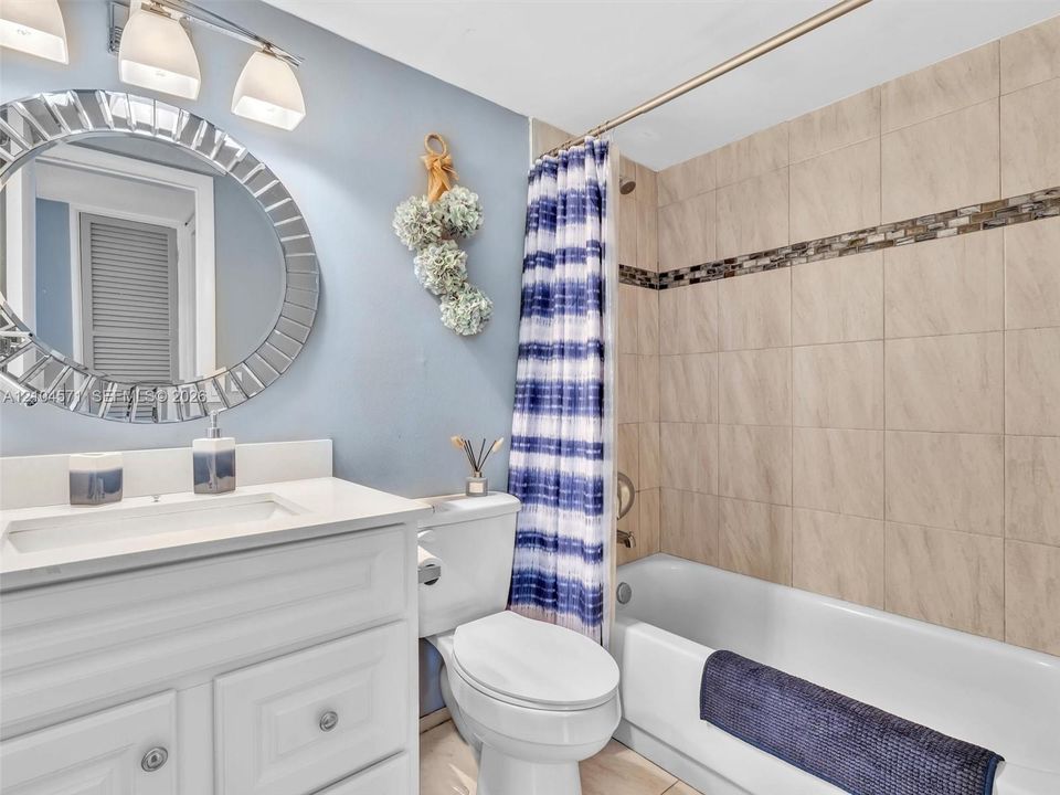For Sale: $195,000 (2 beds, 2 baths, 950 Square Feet)