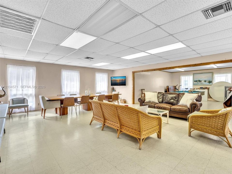 For Sale: $195,000 (2 beds, 2 baths, 950 Square Feet)