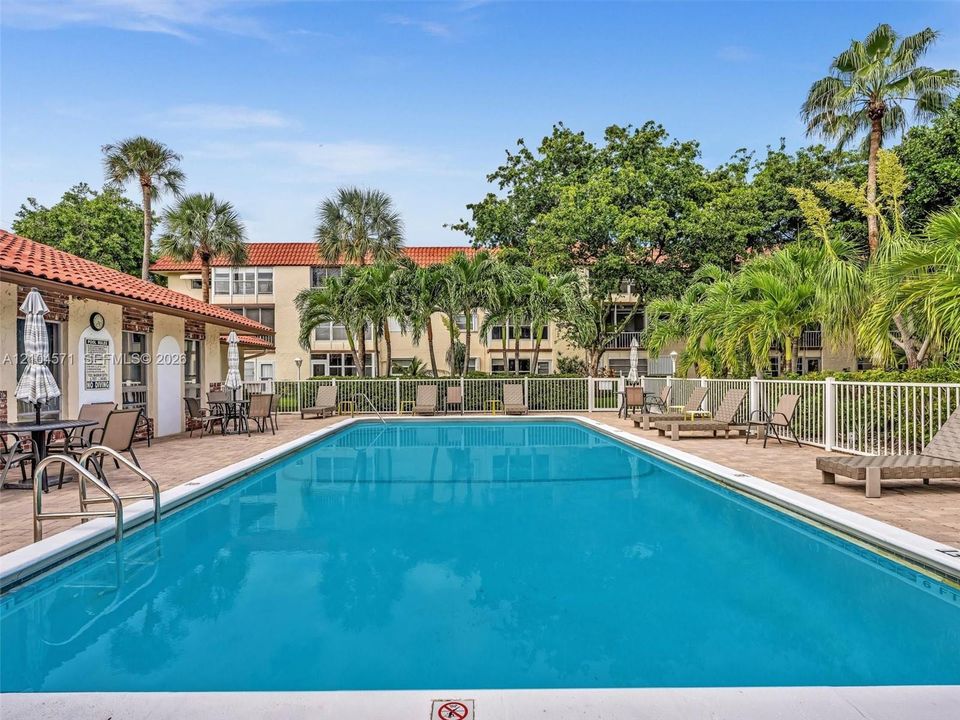 For Sale: $195,000 (2 beds, 2 baths, 950 Square Feet)