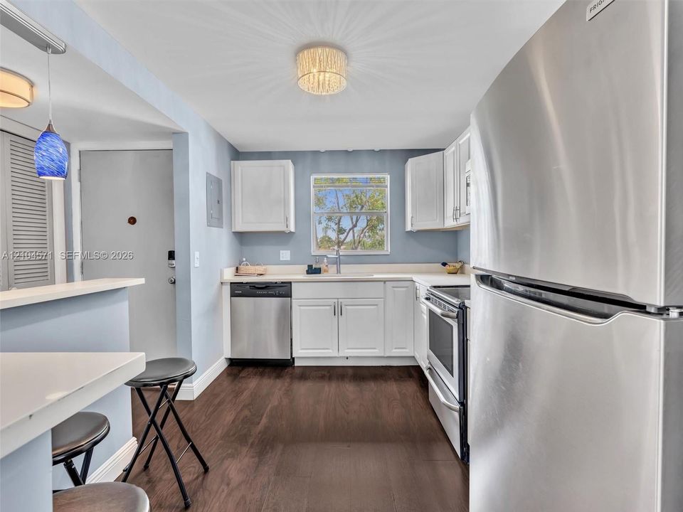 For Sale: $195,000 (2 beds, 2 baths, 950 Square Feet)