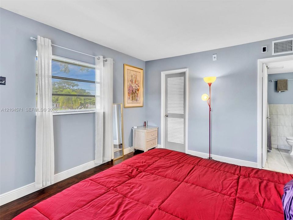 For Sale: $195,000 (2 beds, 2 baths, 950 Square Feet)
