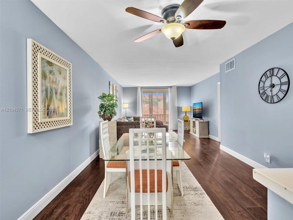 For Sale: $195,000 (2 beds, 2 baths, 950 Square Feet)