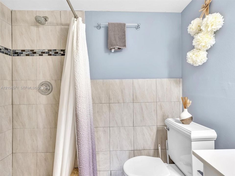 For Sale: $195,000 (2 beds, 2 baths, 950 Square Feet)