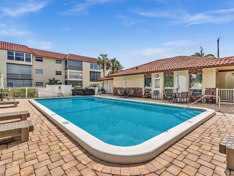 For Sale: $195,000 (2 beds, 2 baths, 950 Square Feet)