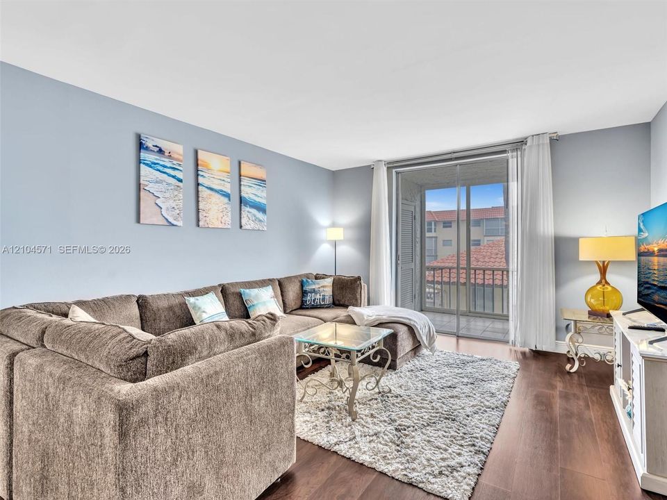 For Sale: $195,000 (2 beds, 2 baths, 950 Square Feet)