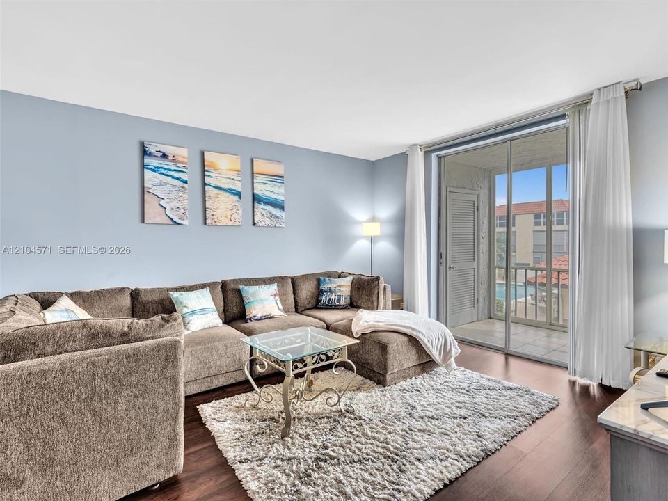 For Sale: $195,000 (2 beds, 2 baths, 950 Square Feet)