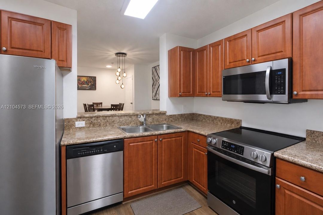 For Sale: $400,000 (2 beds, 2 baths, 1282 Square Feet)