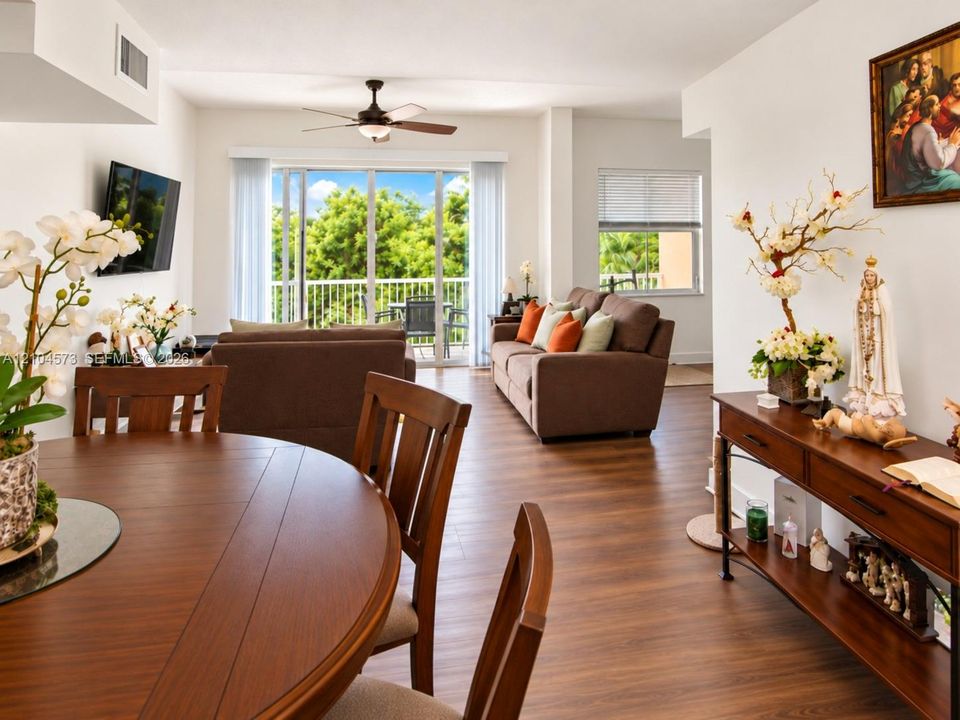 For Sale: $400,000 (2 beds, 2 baths, 1282 Square Feet)