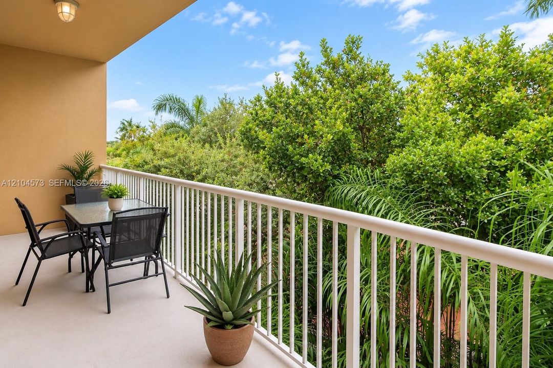 For Sale: $400,000 (2 beds, 2 baths, 1282 Square Feet)