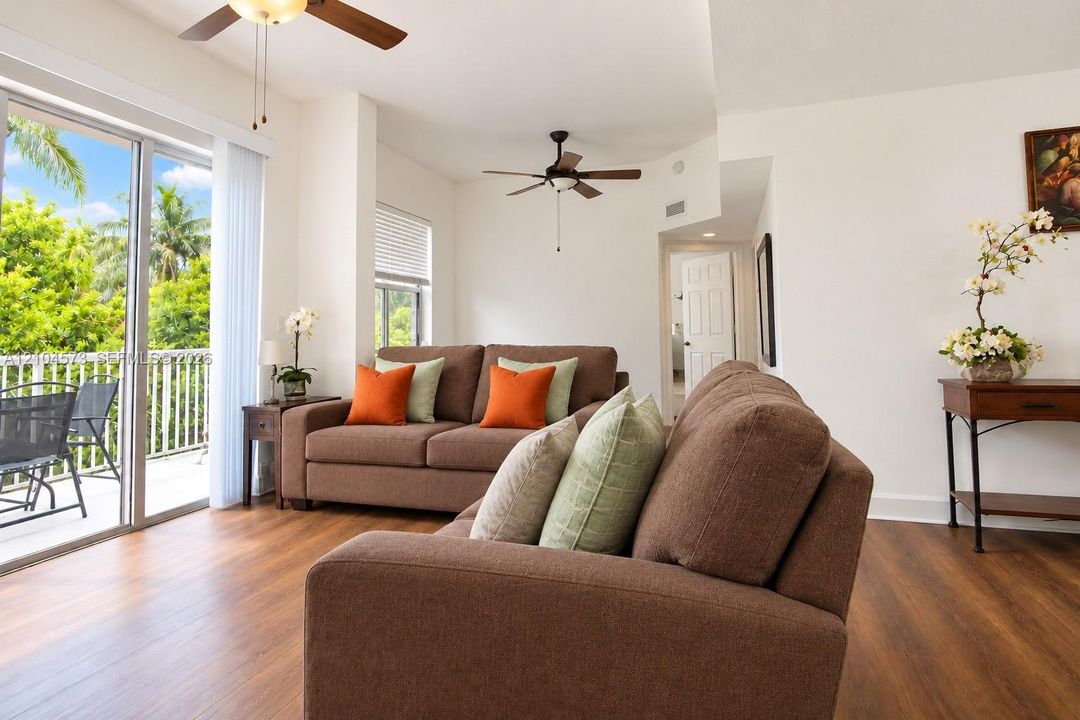 For Sale: $400,000 (2 beds, 2 baths, 1282 Square Feet)