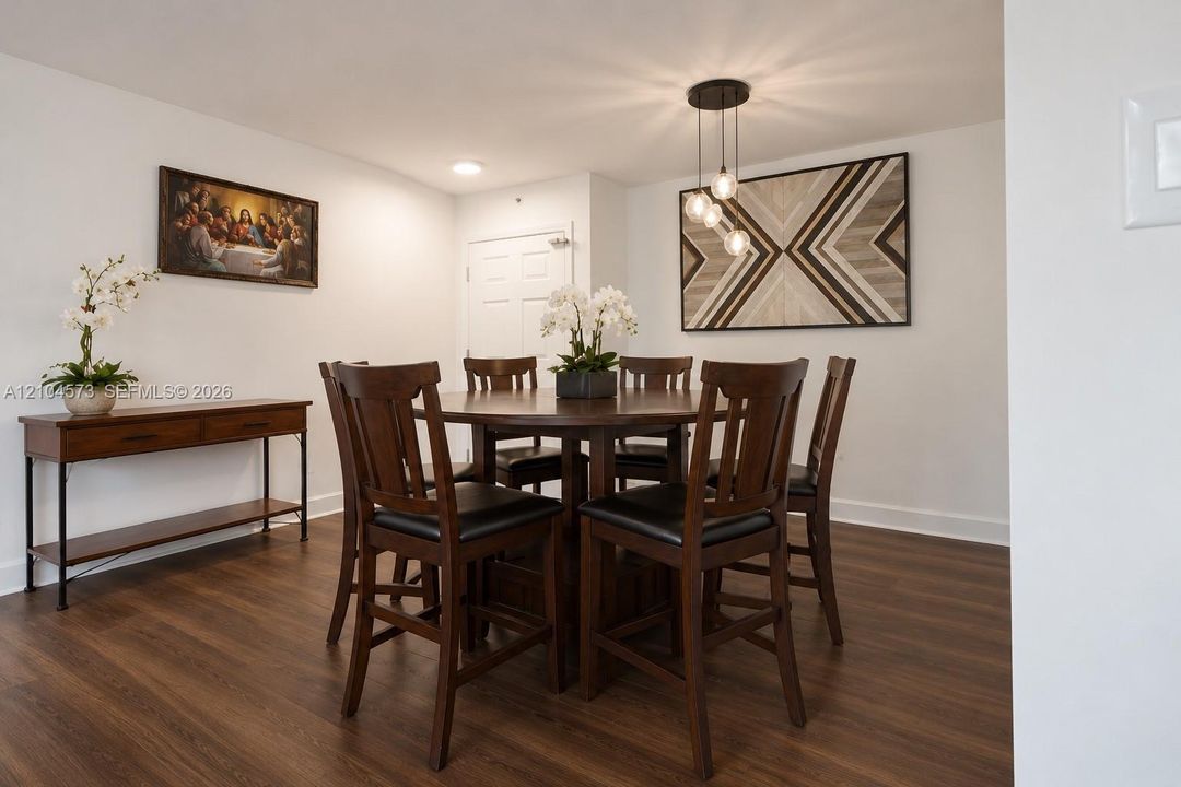 For Sale: $400,000 (2 beds, 2 baths, 1282 Square Feet)