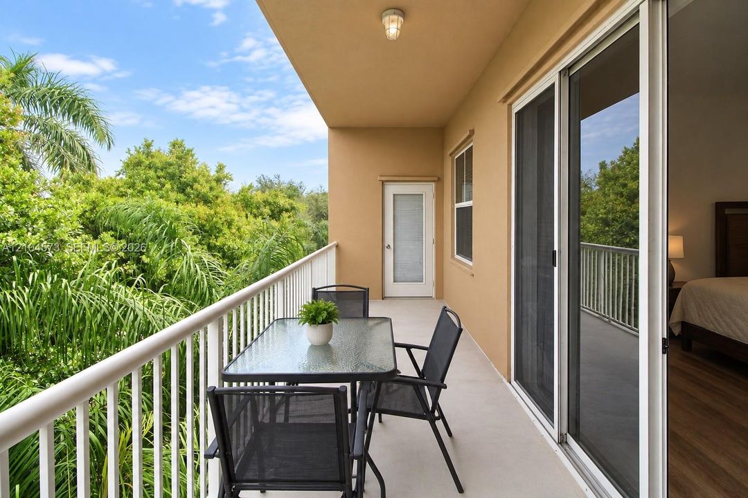 For Sale: $400,000 (2 beds, 2 baths, 1282 Square Feet)