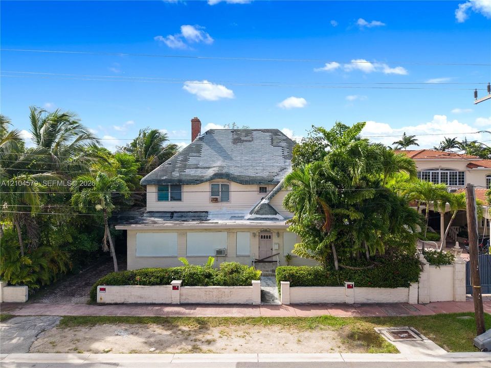 For Sale: $9,600,000 (13 beds, 10 baths, 6949 Square Feet)