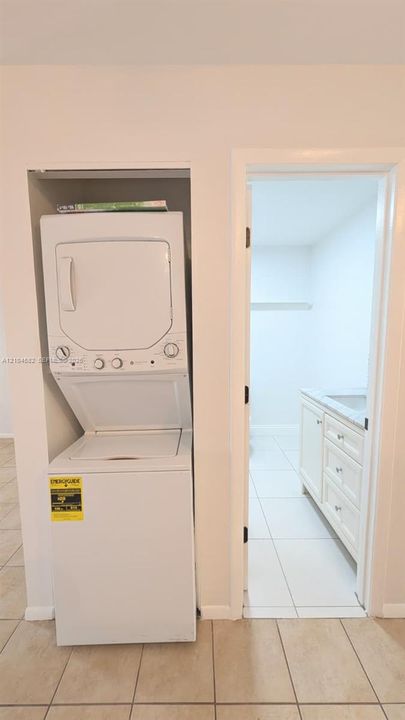 For Sale: $115,000 (1 beds, 1 baths, 708 Square Feet)