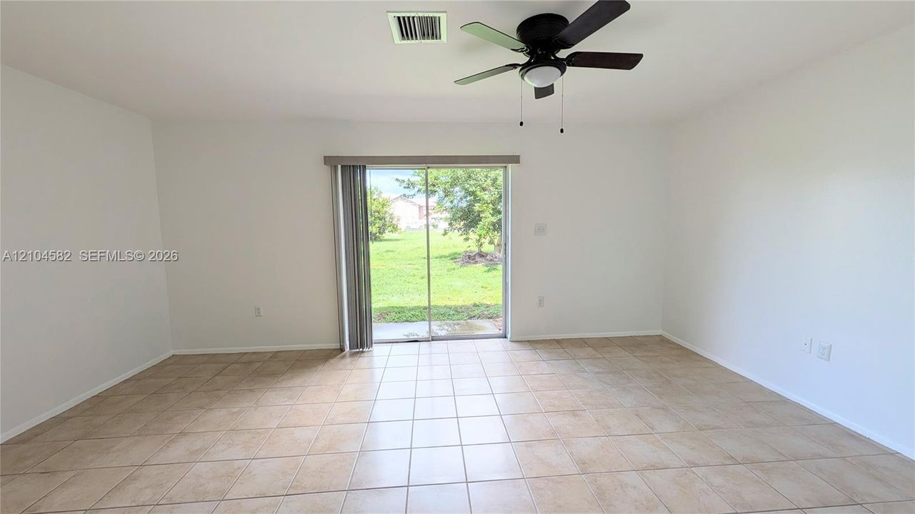 For Sale: $115,000 (1 beds, 1 baths, 708 Square Feet)