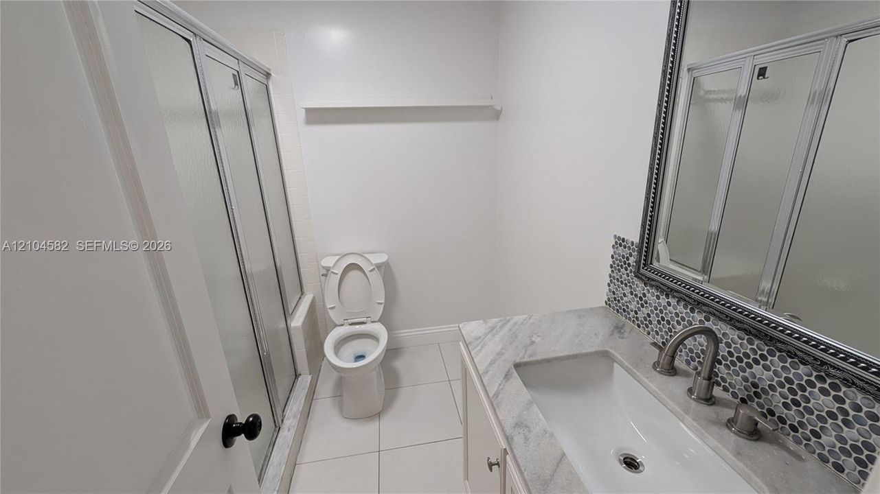 For Sale: $115,000 (1 beds, 1 baths, 708 Square Feet)
