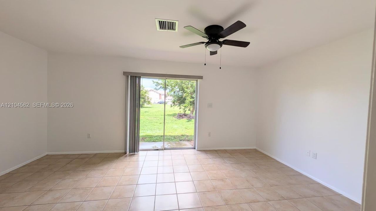 For Sale: $115,000 (1 beds, 1 baths, 708 Square Feet)