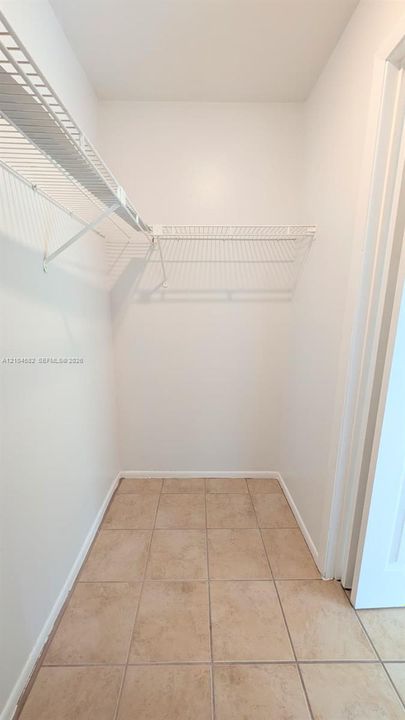 For Sale: $115,000 (1 beds, 1 baths, 708 Square Feet)