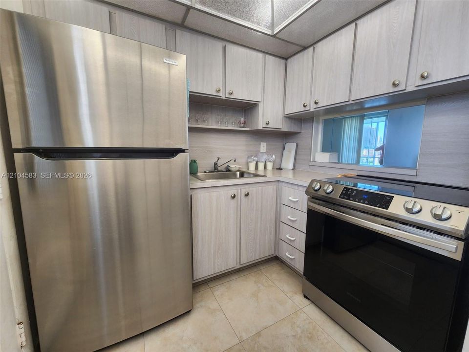 В аренду: $1,725 (1 спален, 1 ванн, 768 Квадратных фут)