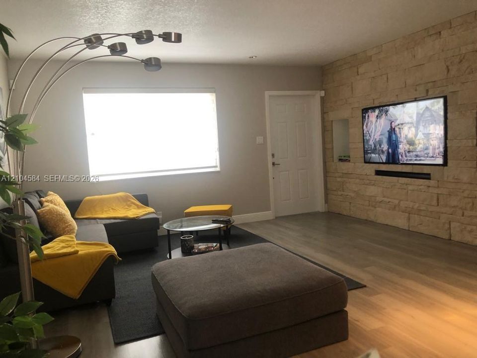 В аренду: $4,750 (3 спален, 2 ванн, 1430 Квадратных фут)