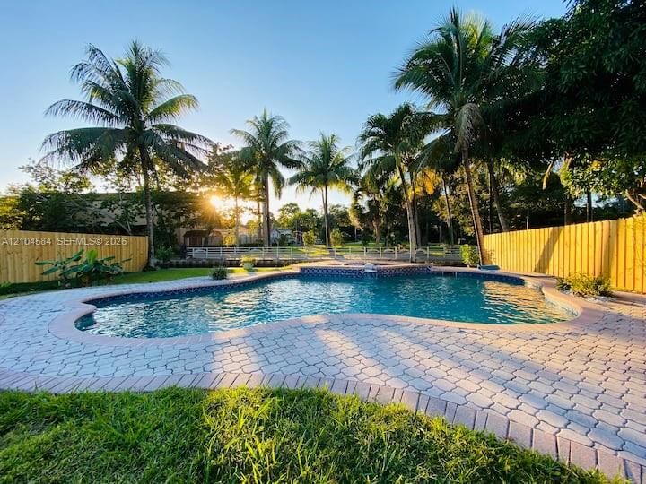 В аренду: $4,750 (3 спален, 2 ванн, 1430 Квадратных фут)