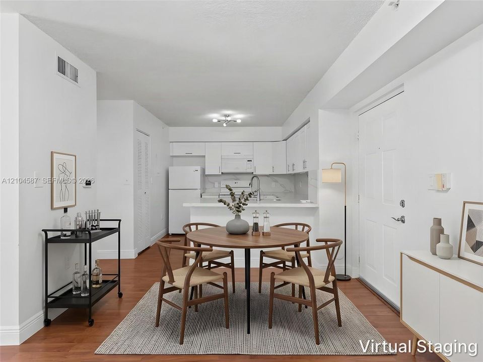 For Sale: $299,900 (1 beds, 1 baths, 743 Square Feet)