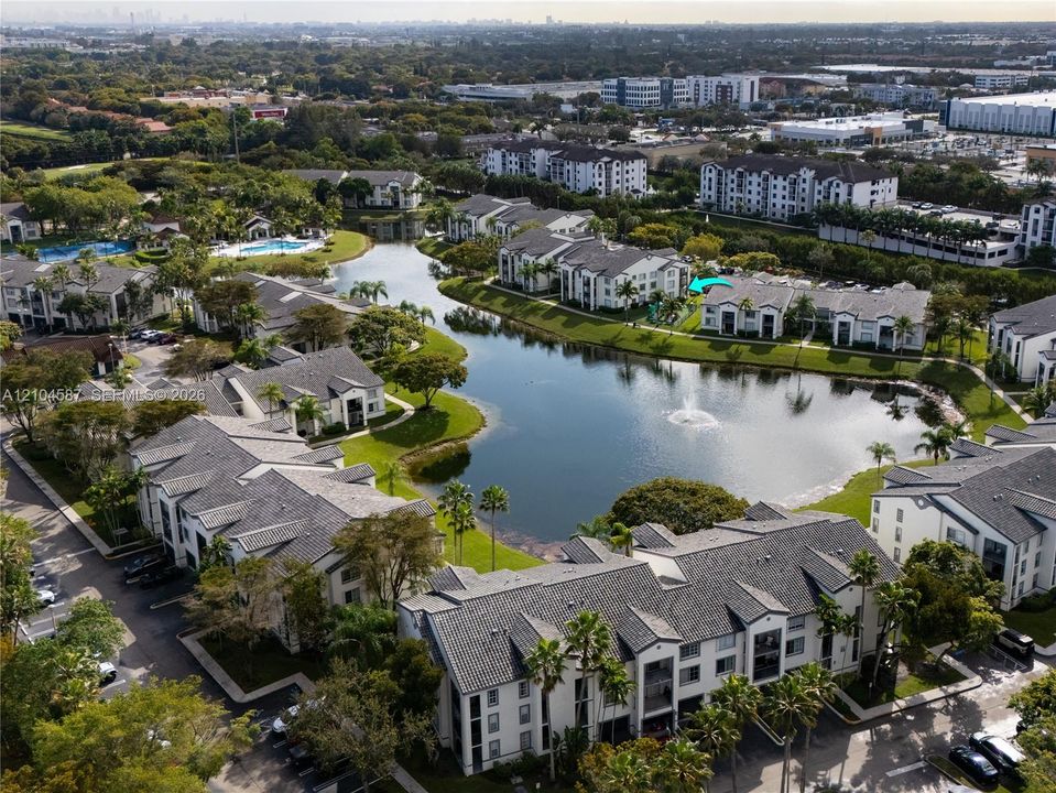 For Sale: $299,900 (1 beds, 1 baths, 743 Square Feet)