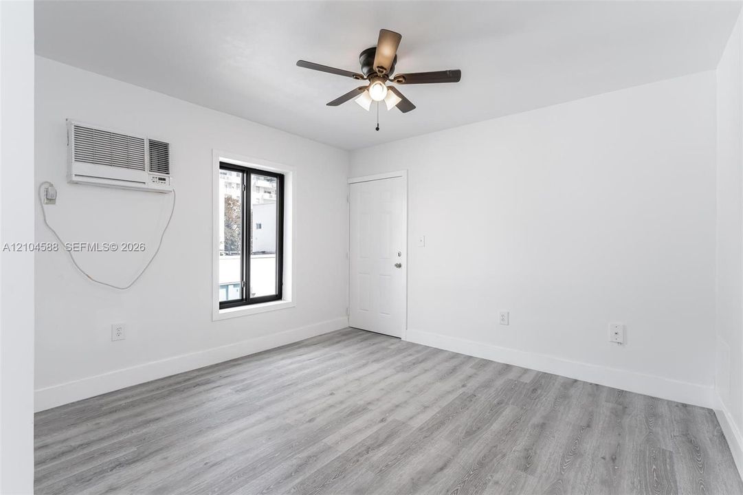 В аренду: $1,900 (2 спален, 1 ванн, 4272 Квадратных фут)
