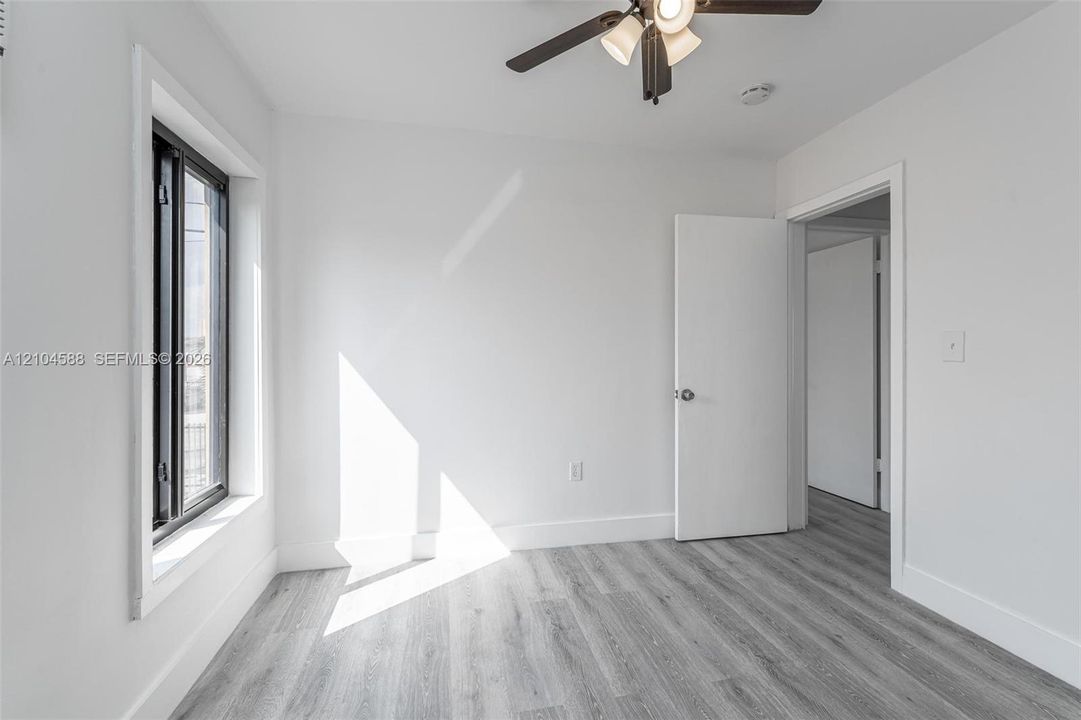 В аренду: $1,900 (2 спален, 1 ванн, 4272 Квадратных фут)