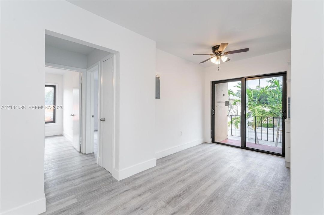 В аренду: $1,900 (2 спален, 1 ванн, 4272 Квадратных фут)