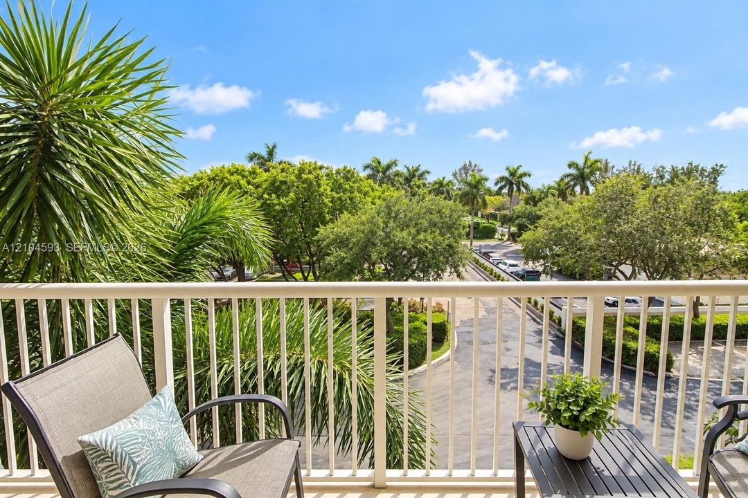 For Sale: $500,000 (2 beds, 2 baths, 1565 Square Feet)